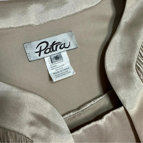 Patra 16 plus size elegant formal cream 2 piece jacket and top set - Picture 8 of 9